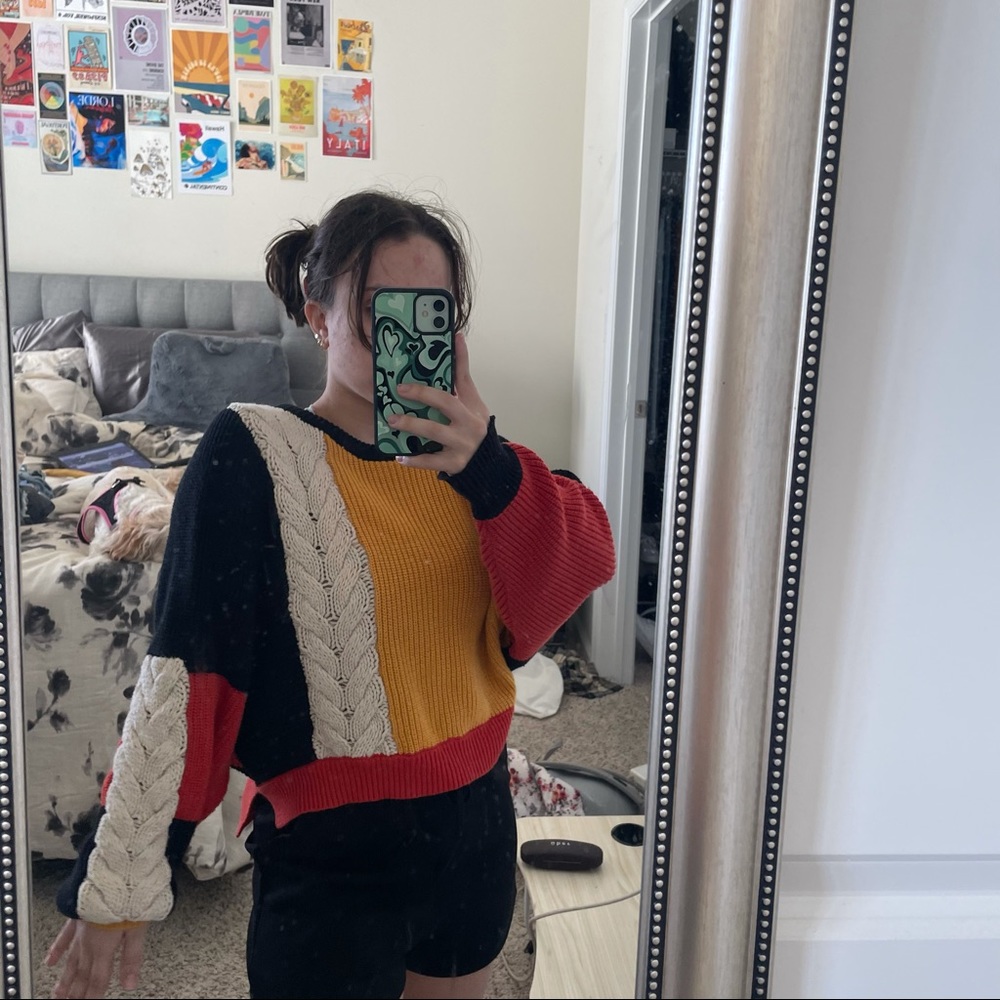 ❌ SOLD ❌ Fun Colorblock Batwing Sweater - Picture 2 of 3